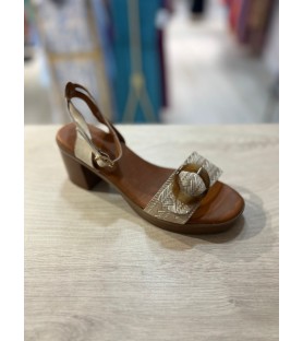 SANDALIA BROCHE