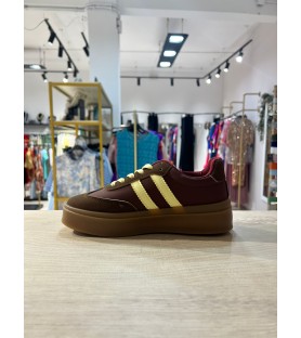ZAPATILLA ADID MARRÓN