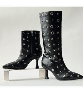 BOTA NEGRA TACHUELAS