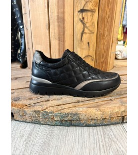 ZAPATILLA NEGRA Y DORADA GIO