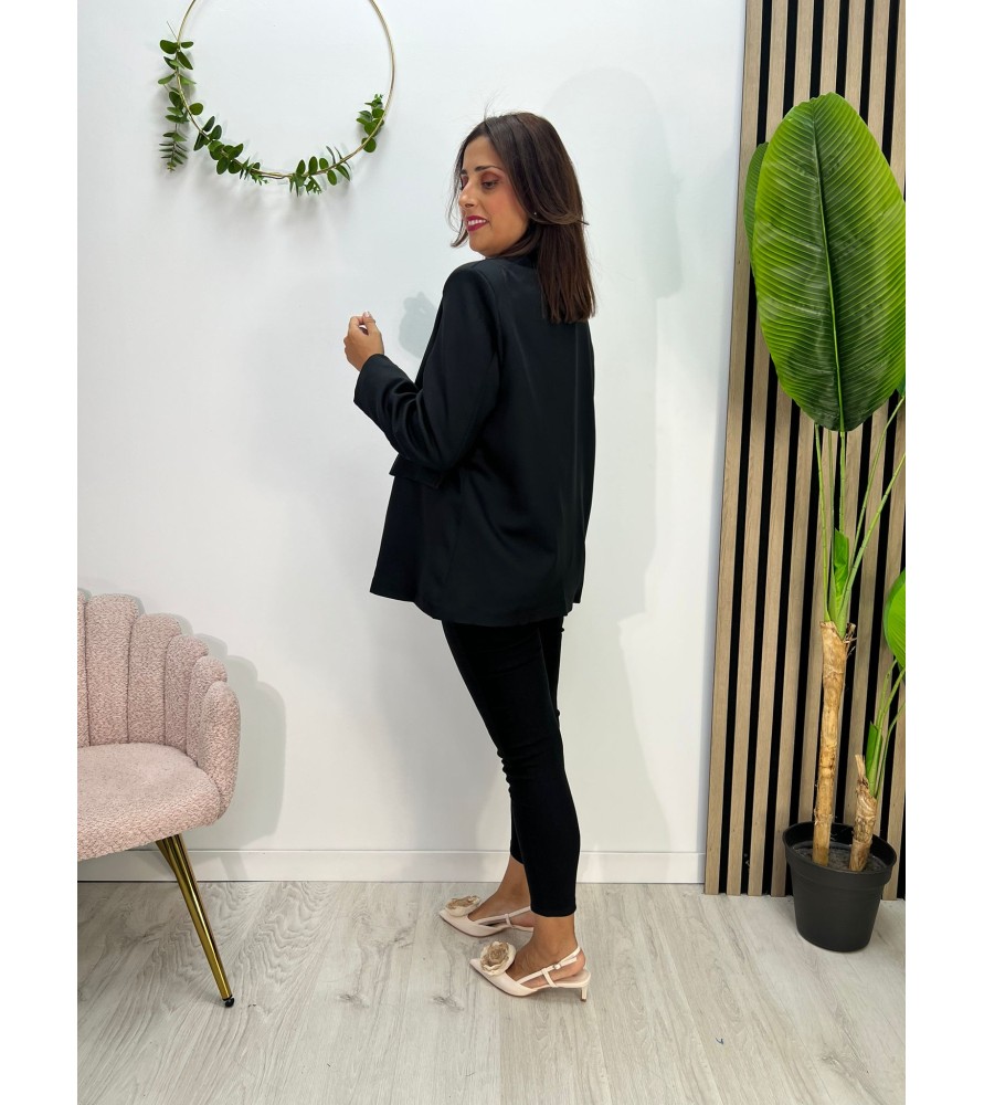 BLAZER NEGRA M/LARGA